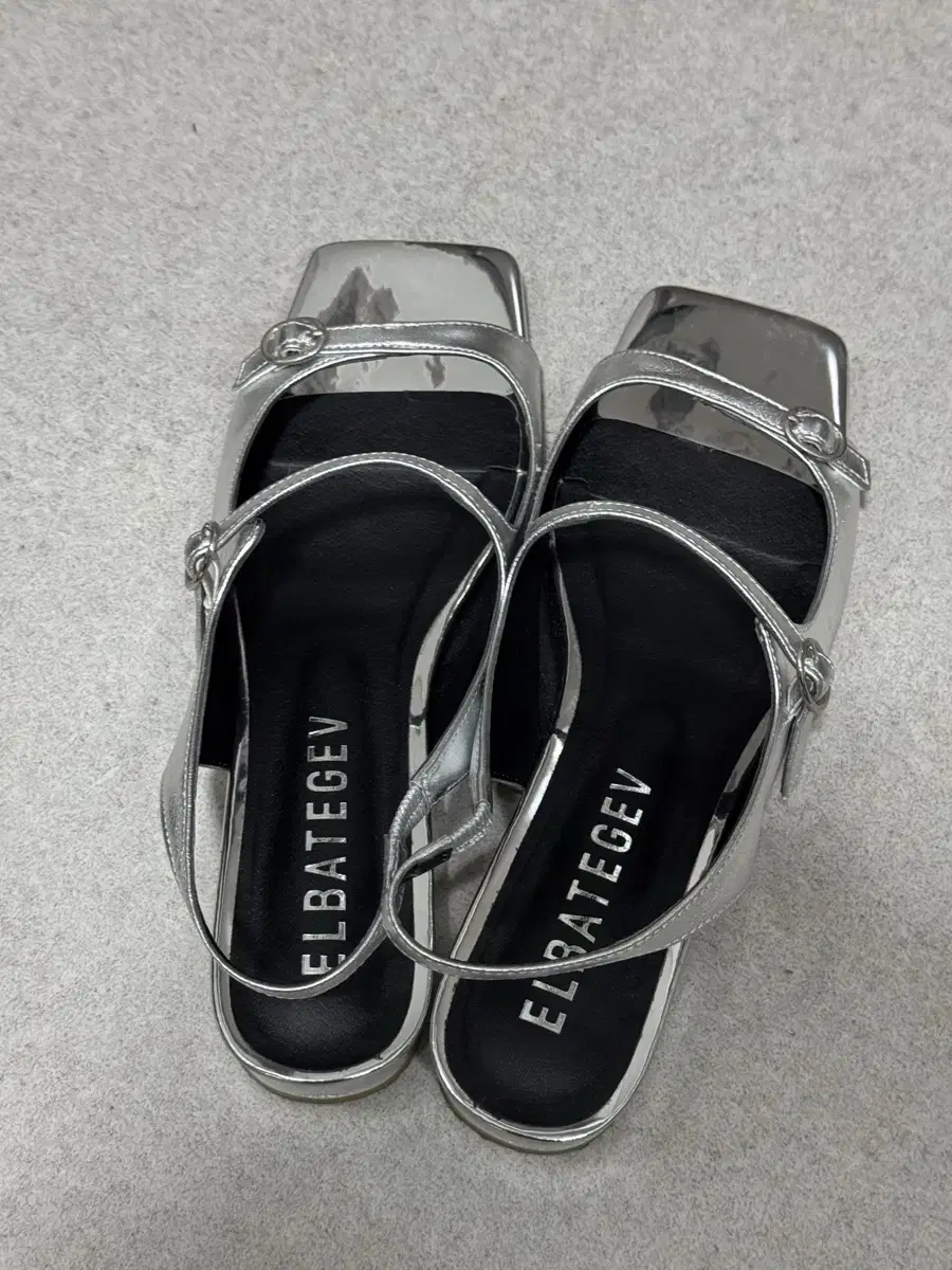 엘바테게브 clueless sandal